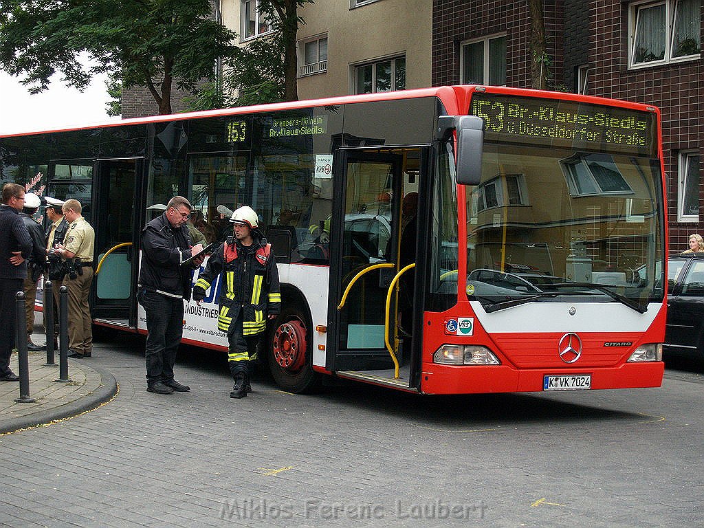 VU PKW KVB Bus Koeln Vingst Burgstr Oranienstr P32.JPG
